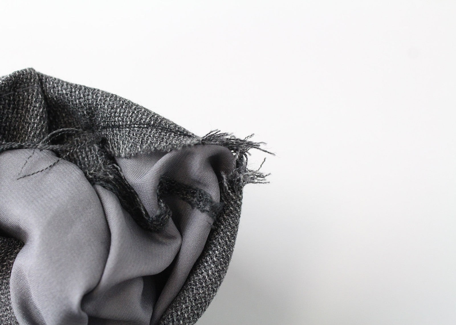 SUISTUDIO moteriškos kelnės UK12R pilkos vilnonės klostuotos elegantiškos, pritaikytos oficialios kelnės 