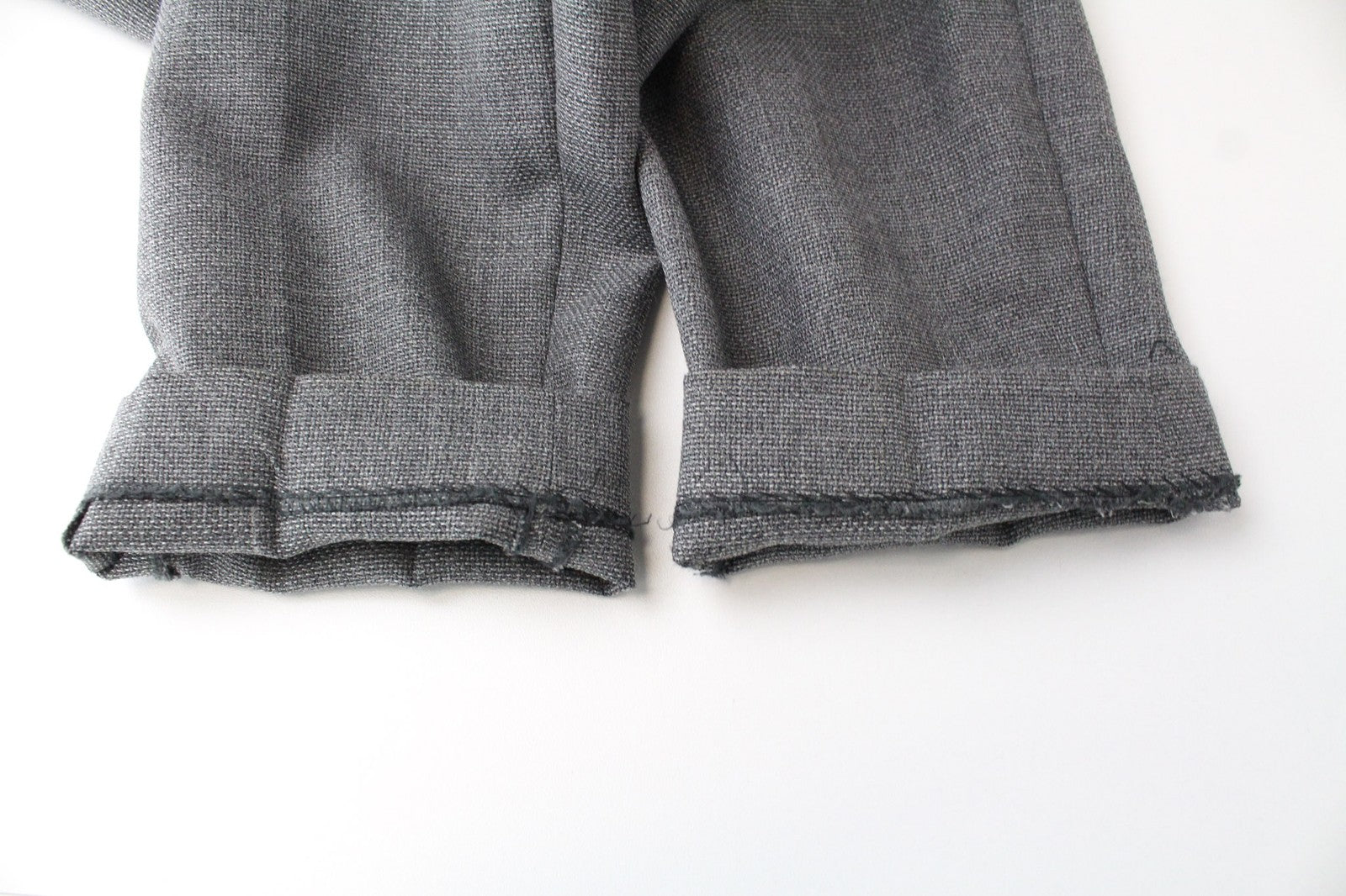 SUISTUDIO moteriškos kelnės UK12R pilkos vilnonės klostuotos elegantiškos, pritaikytos oficialios kelnės 