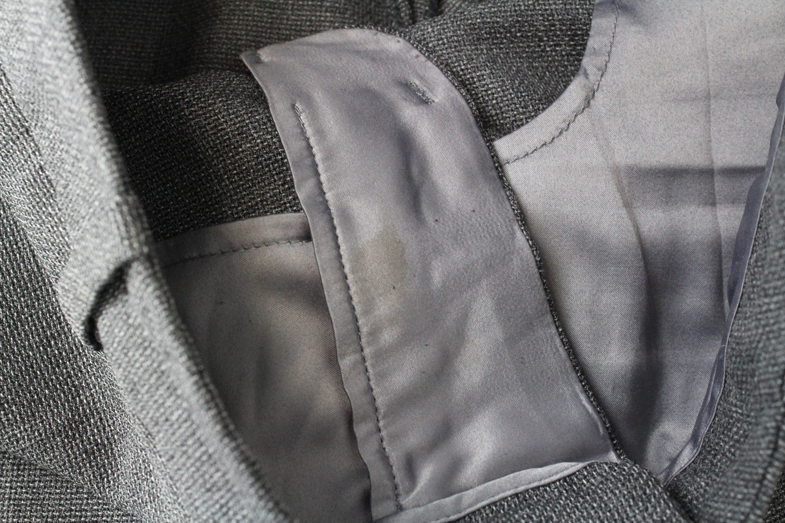 SUISTUDIO moteriškos kelnės UK12R pilkos vilnonės klostuotos elegantiškos, pritaikytos oficialios kelnės 