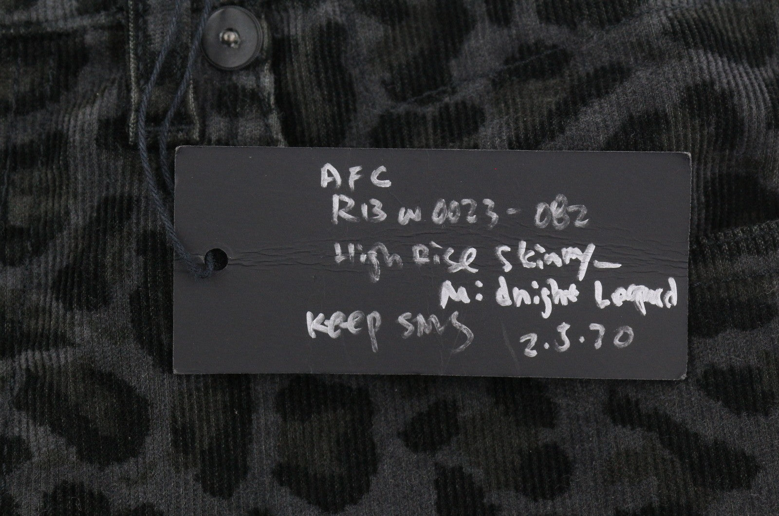 R13 Aukšto liemens aptemptos moteriškos kelnės 27 vidurnakčio leopardo rašto velveto užtrauktuku pilkos 