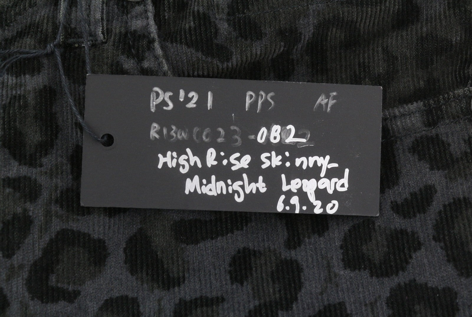 R13 Aukšto liemens aptemptos moteriškos kelnės 27 vidurnakčio leopardo rašto velveto su užtrauktuku pilkos spalvos