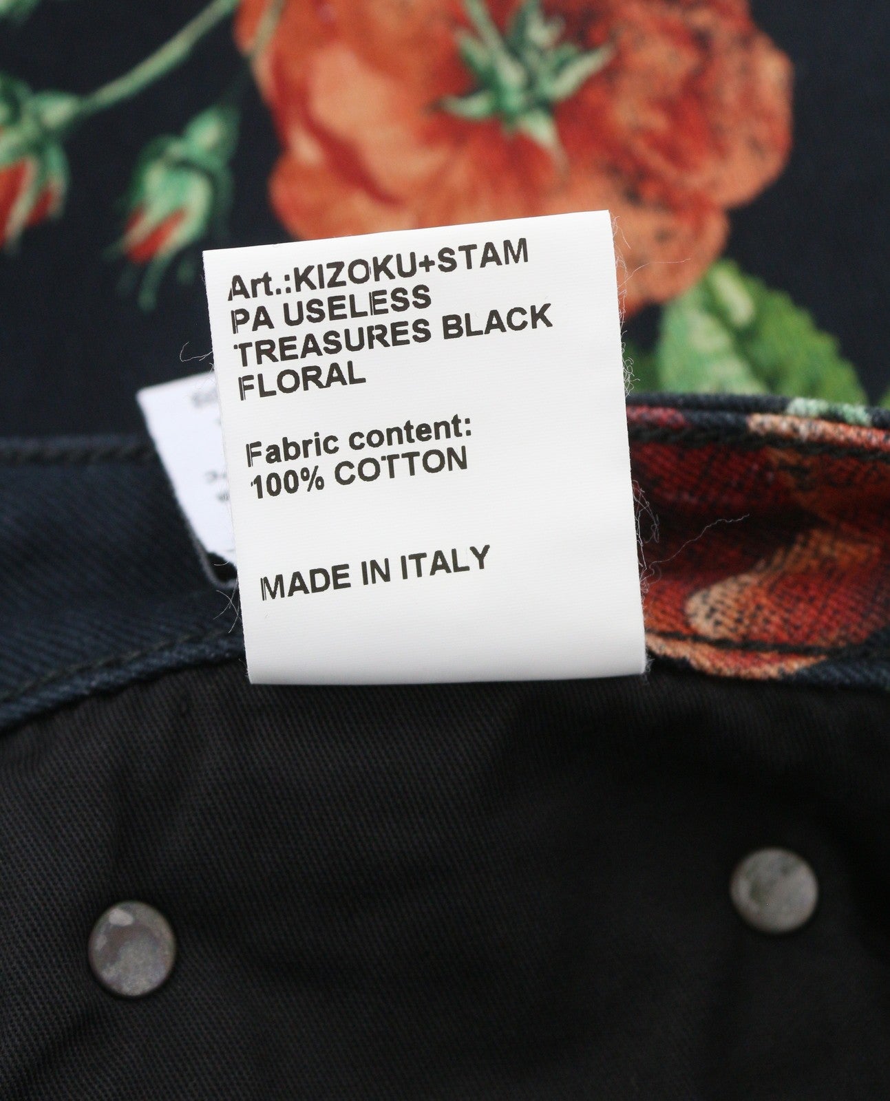 R13 Kick Fit moteriški džinsai 28 Useless Treasueres juodi gėlių rašto trumpinti iki kulkšnių 