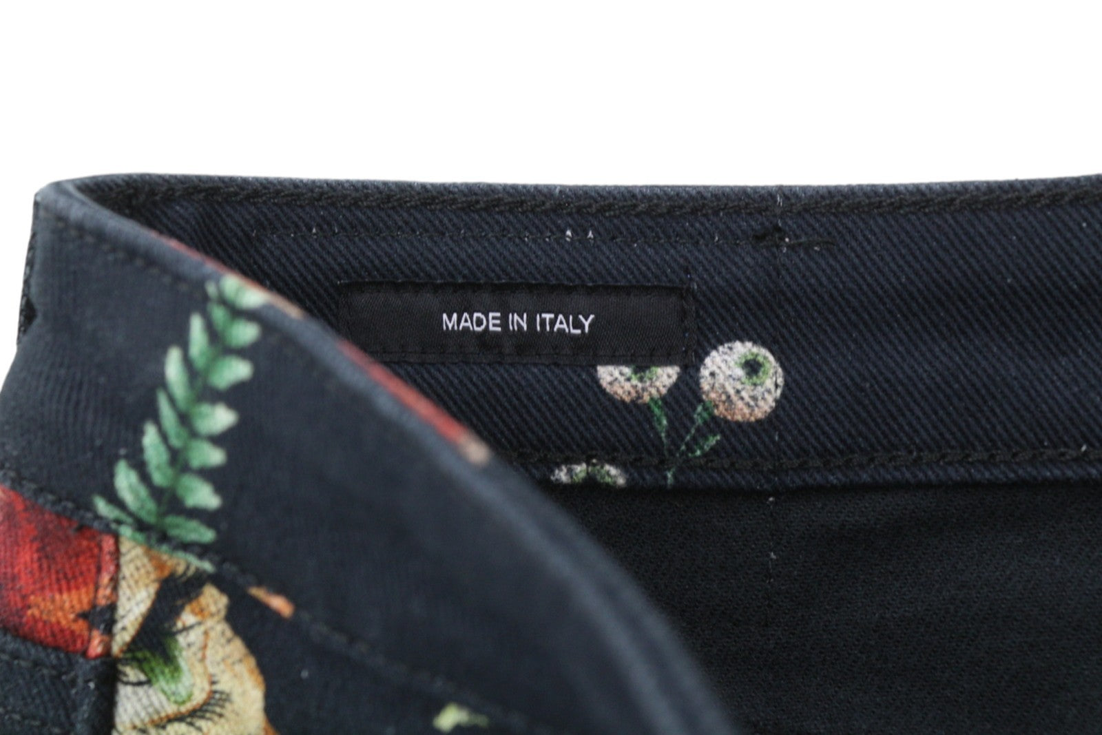 R13 Kick Fit moteriški džinsai 28 Useless Treasueres juodi gėlių rašto trumpinti iki kulkšnių 