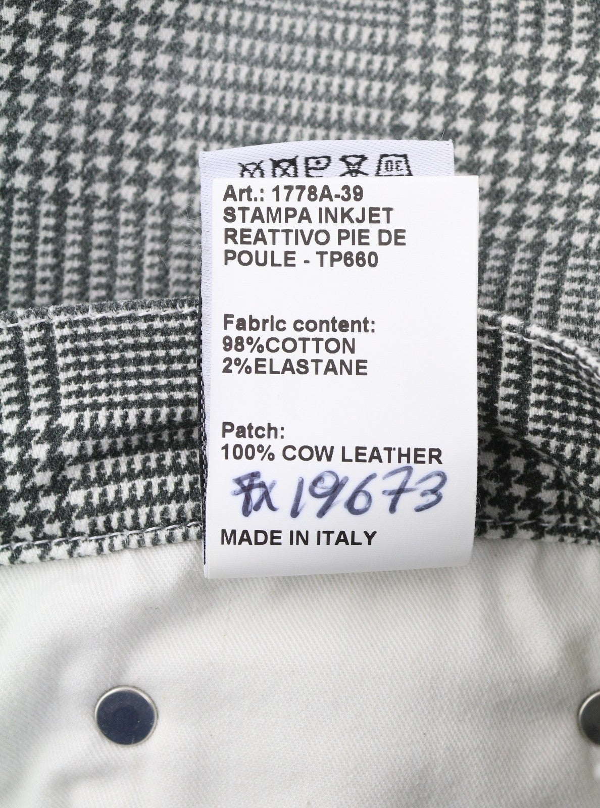 R13 Jane moteriški džinsai, 27 dydžio, marginti, languoti, tiesūs, platėjantys klešnės kraštai, tamprūs, rekomenduojama kaina – 699 € 