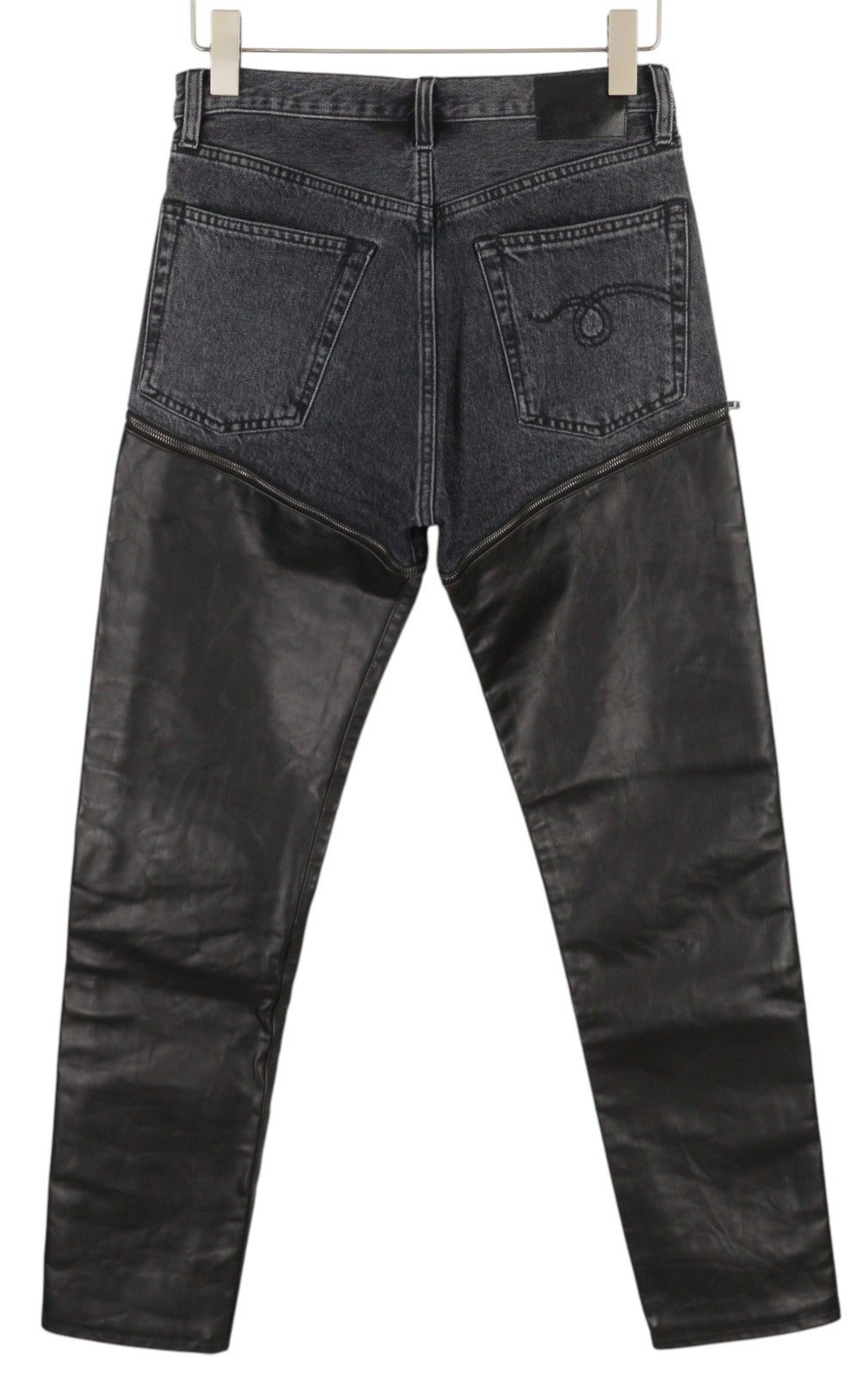 R13 Nuimami „Axl Slim“ moteriški džinsai su odinėmis klešnėmis, 27, akmens juodumo, džinsinis, rekomenduojama kaina – 999 € 