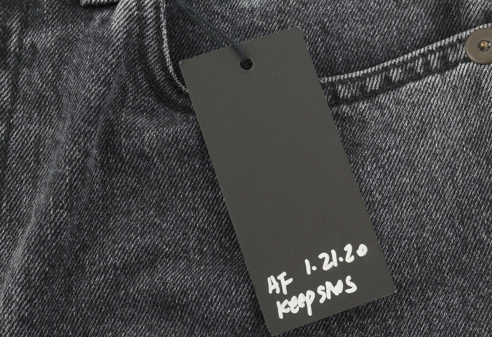 R13 Nuimami „Axl Slim“ moteriški džinsai su odinėmis klešnėmis, 27, akmens juodumo, džinsinis, rekomenduojama kaina – 999 € 