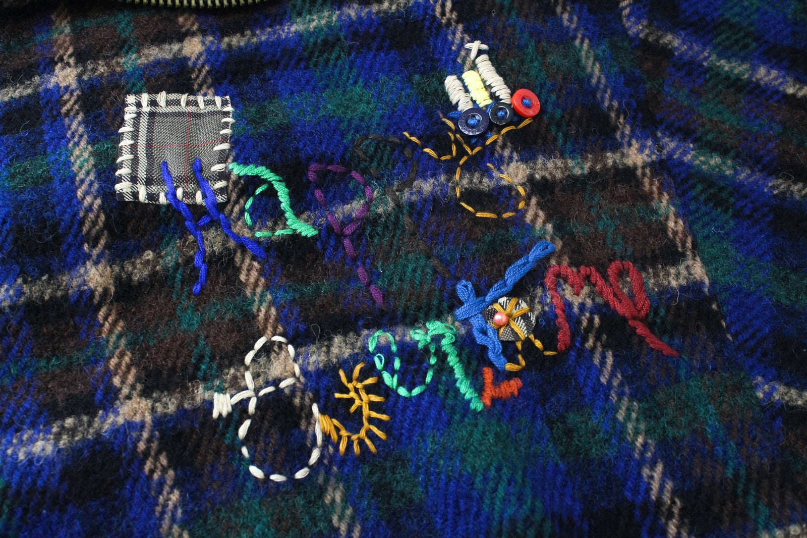 DESIGUAL moteriškas paltas, 40 dydžio, mėlynas tartano vilnos mišinio megztinis su siuvinėtu kimono raštu 