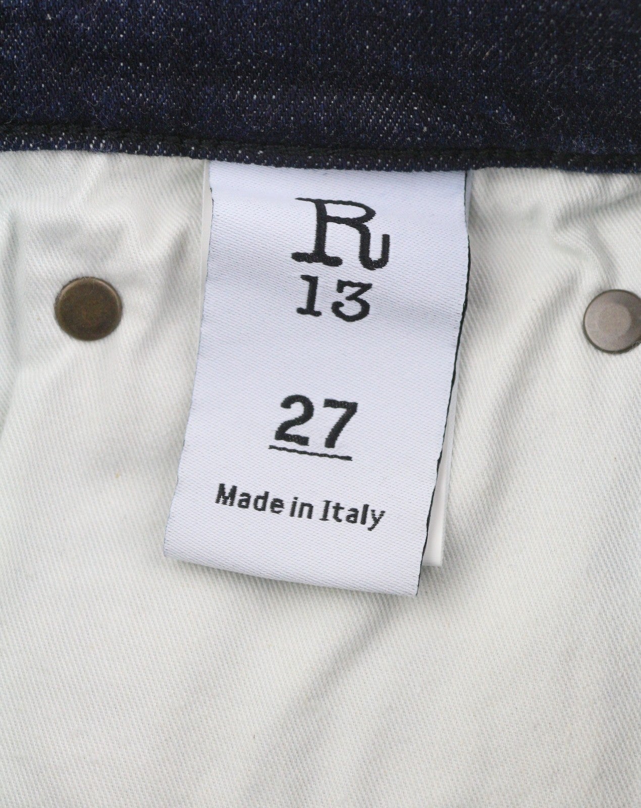 R13 aukštu liemeniu aptempti moteriški džinsai, 27 Howell, indigo spalvos, skalbta, išblukusi, tamsiai mėlyna, rekomenduojama kaina – 475 € 