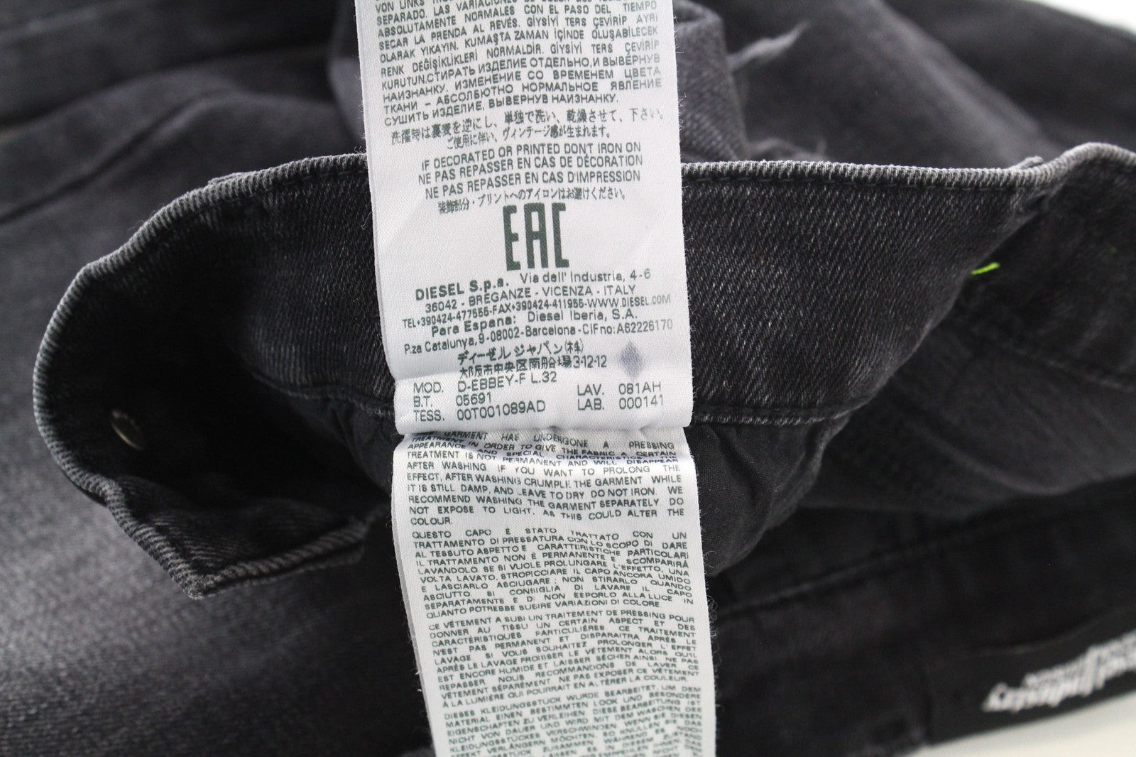 DIESEL D-Ebbey-F 081AH moteriški džinsai W25/L32 pilki, laisvo kirpimo, tamprūs, žemo liemens. 