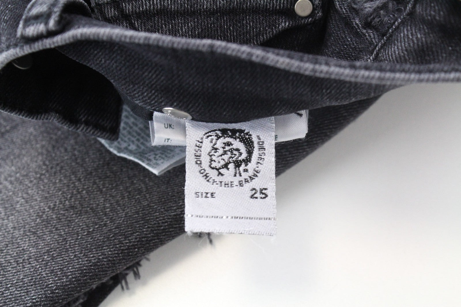 DIESEL D-Ebbey-F 081AH moteriški džinsai W25/L32 pilki, laisvo kirpimo, tamprūs, žemo liemens. 