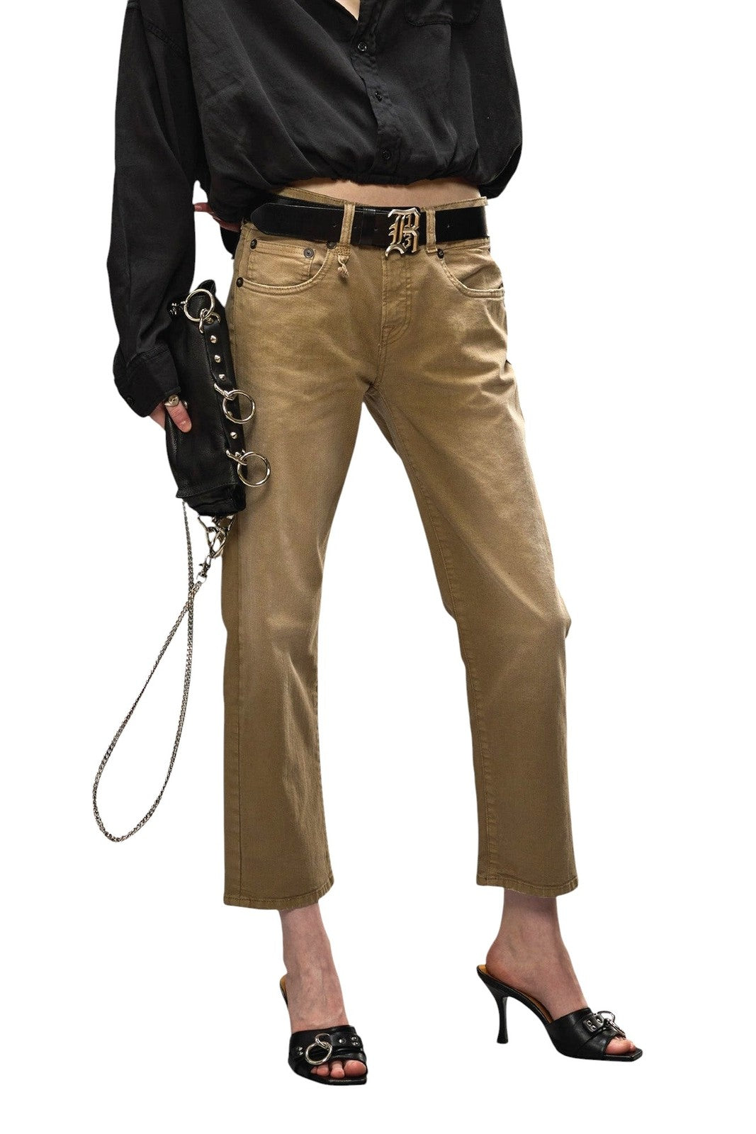 R13 berniukiški tiesūs moteriški džinsai 27 akmenukų ilgio, tamprūs, trumpinti, išblukintos rudos spalvos, rekomenduojama kaina – 695 € 