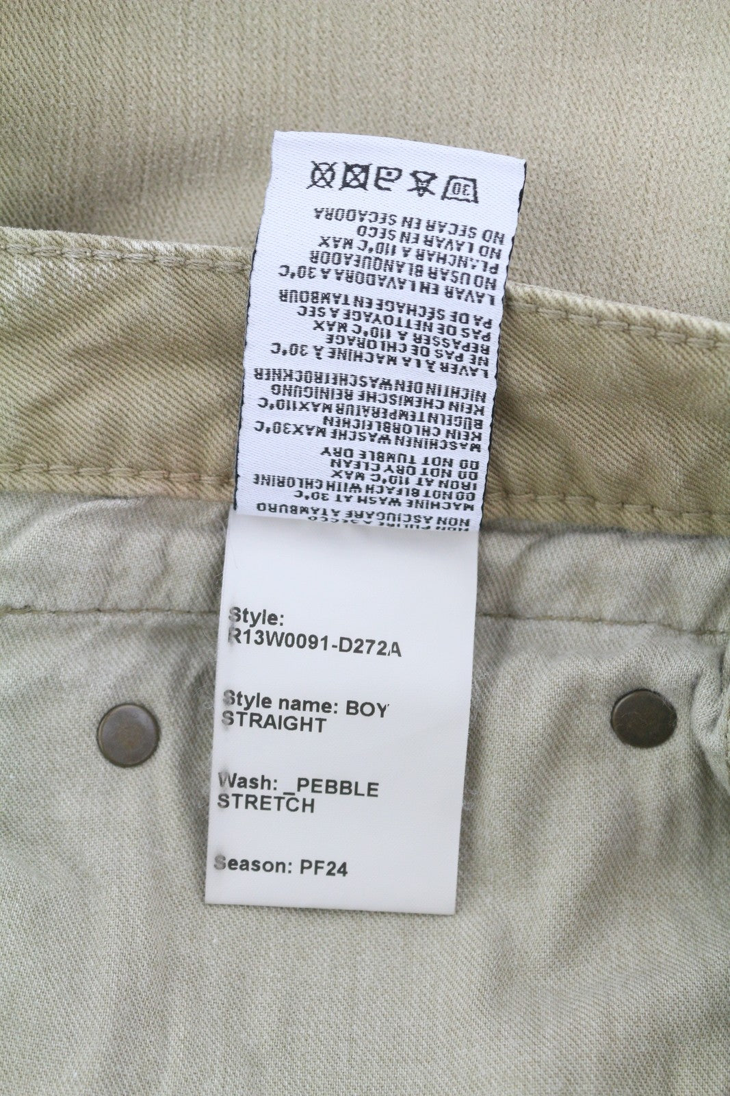 R13 berniukiški tiesūs moteriški džinsai 27 akmenukų ilgio, tamprūs, trumpinti, išblukintos rudos spalvos, rekomenduojama kaina – 695 € 