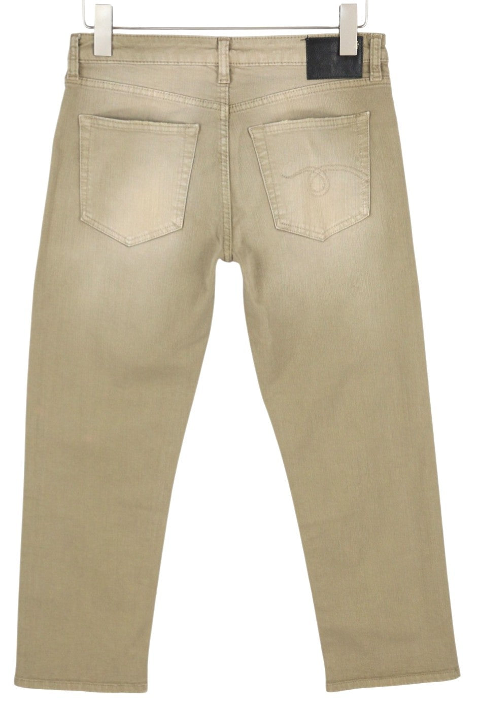 R13 berniukiški tiesūs moteriški džinsai 27 akmenukų ilgio, tamprūs, trumpinti, išblukintos rudos spalvos, rekomenduojama kaina – 695 € 