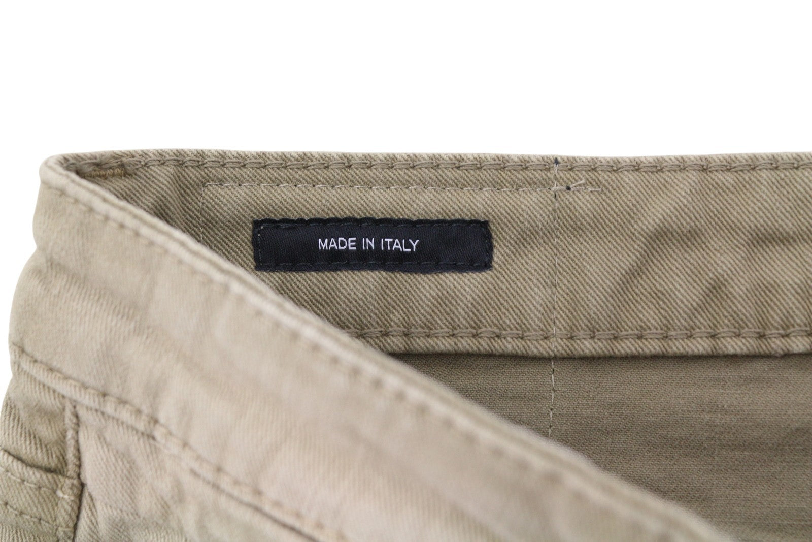 R13 berniukiški tiesūs moteriški džinsai 27 akmenukų ilgio, tamprūs, trumpinti, išblukintos rudos spalvos, rekomenduojama kaina – 695 € 