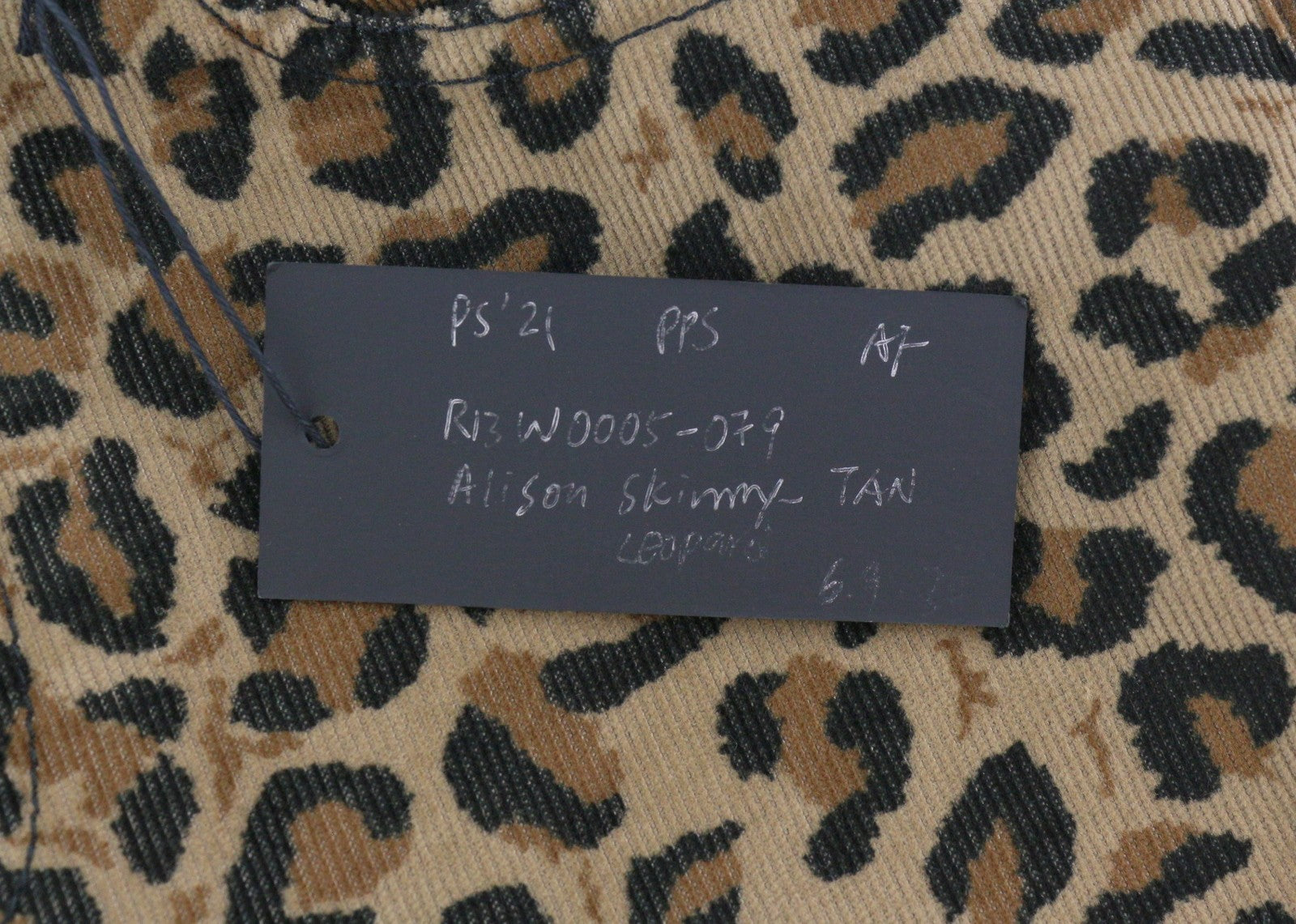 R13 Alison Skinny moteriškos kelnės 27 gelsvai rudos leopardo rašto iki kulkšnių velveto rudos spalvos