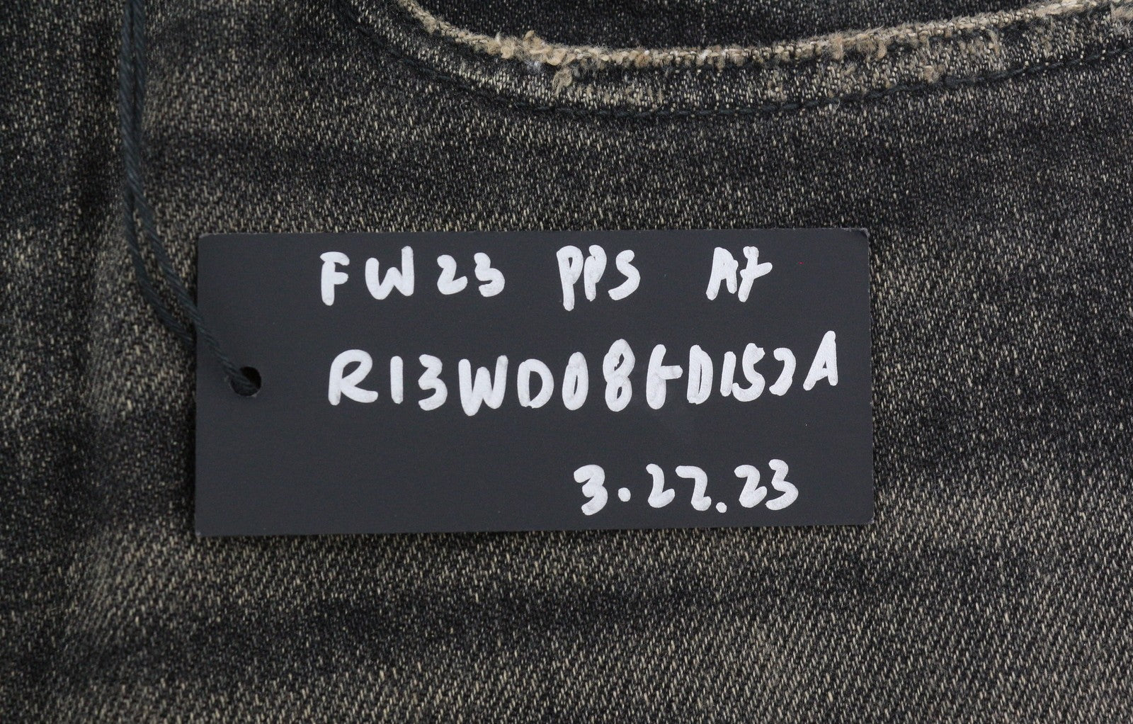 R13 Alice Slim tiesaus kirpimo moteriški džinsai 27 Abbey Black išblukintos plaukiojančios užtrauktuku 