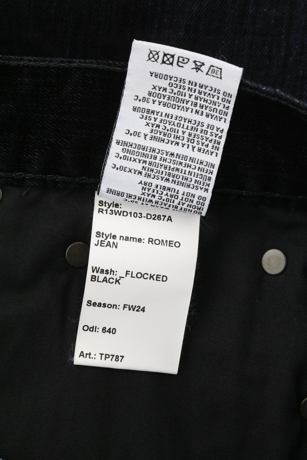 R13 Romeo moteriškos kelnės 29 su pūkuotomis juodomis aksominėmis kelnėmis iki kulkšnių, trumpomis tiesiomis užtrauktuku. 