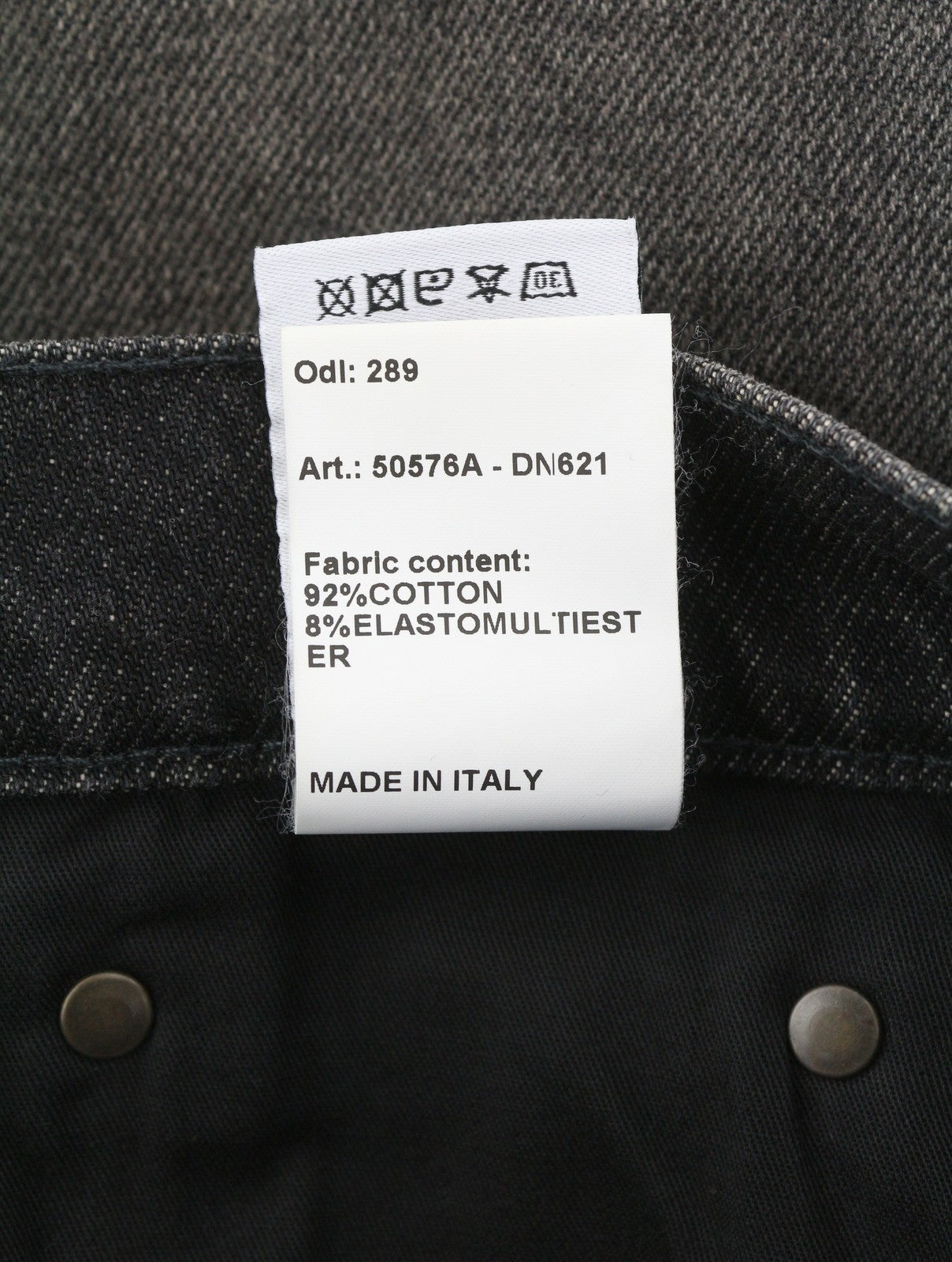 R13 Boyfriend moteriški džinsai, 30 dydžio, juodi, skalbti, su apnašomis ant apačios, laisvalaikio stiliaus. 