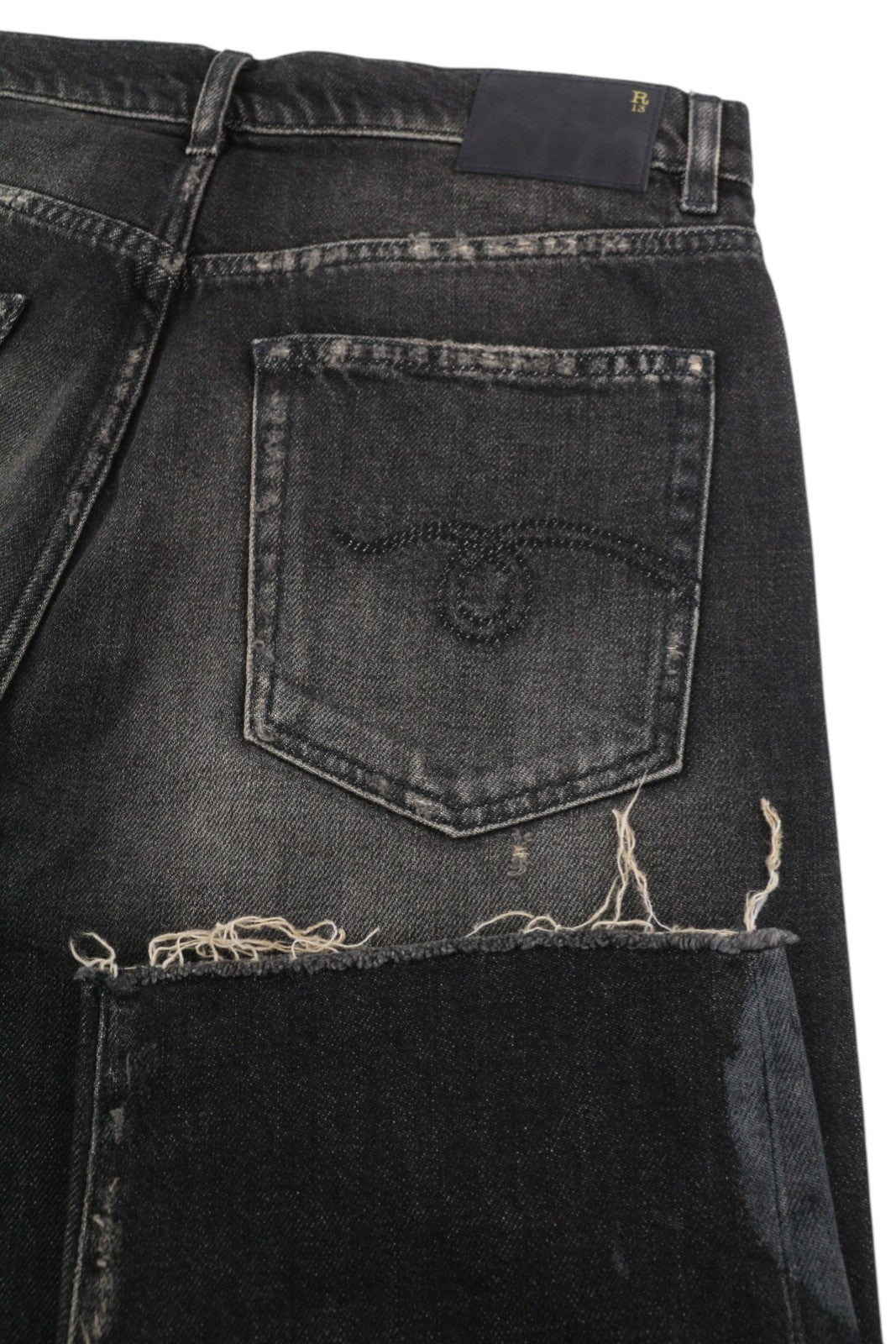 R13 Boyfriend moteriški džinsai, 30 dydžio, juodi, skalbti, su apnašomis ant apačios, laisvalaikio stiliaus. 