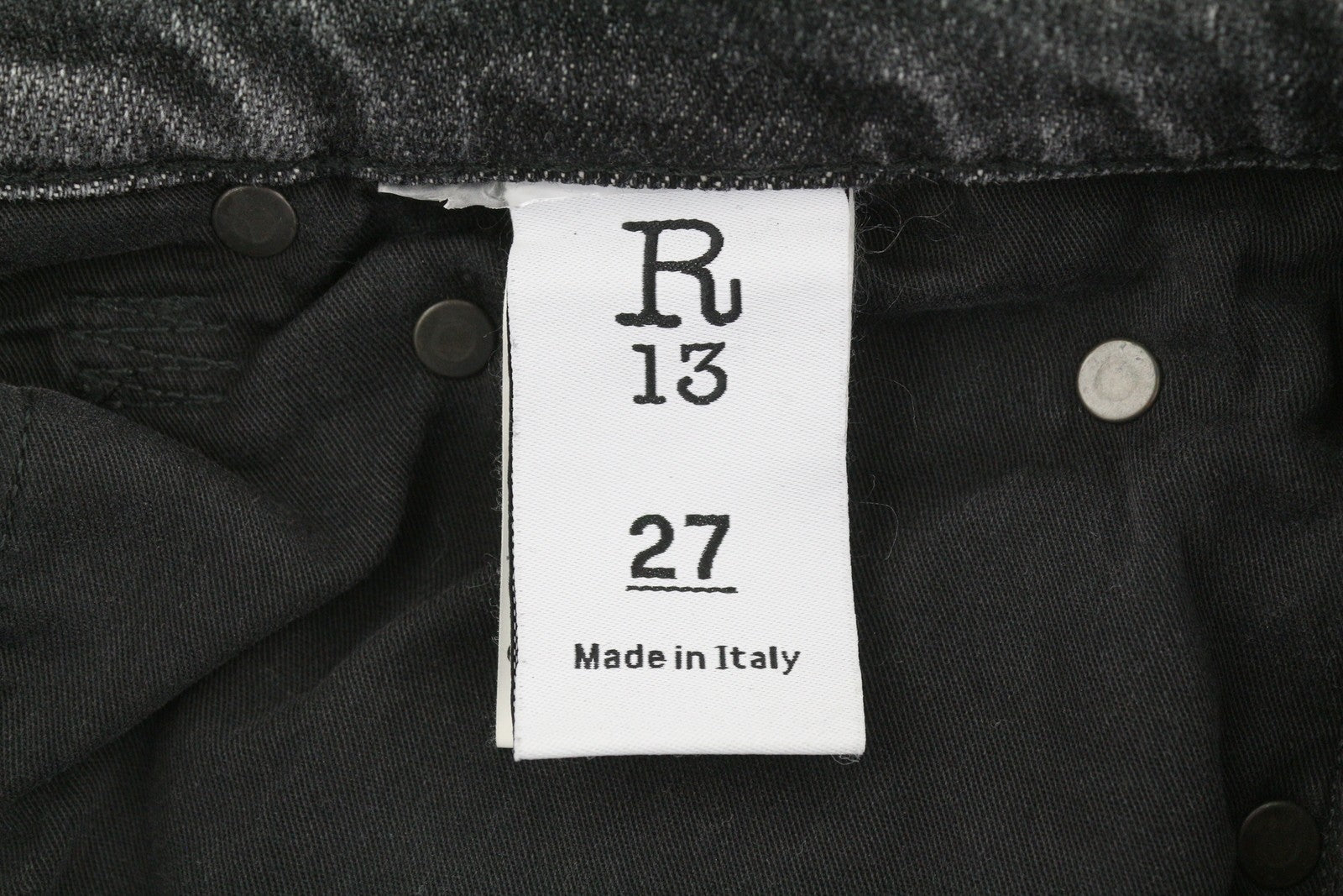 R13 Jennie siaurėjančios moteriškos džinsinės kelnės, 27 vnt., pilkos, skalbtos, plėšytos, suplėšytos odos imitacija. RMK 540 € 