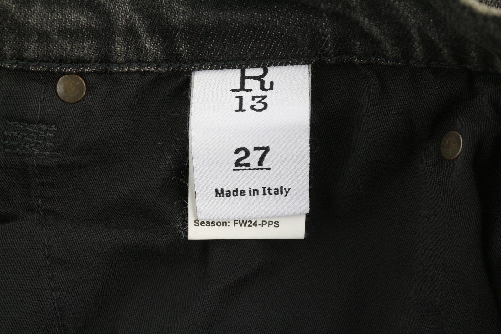 R13 Jesse moteriški džinsai, 27 dydis, Abbey Black, išblukintos, laisvos, tiesios, dirbtinės odos, RRP 725 € 