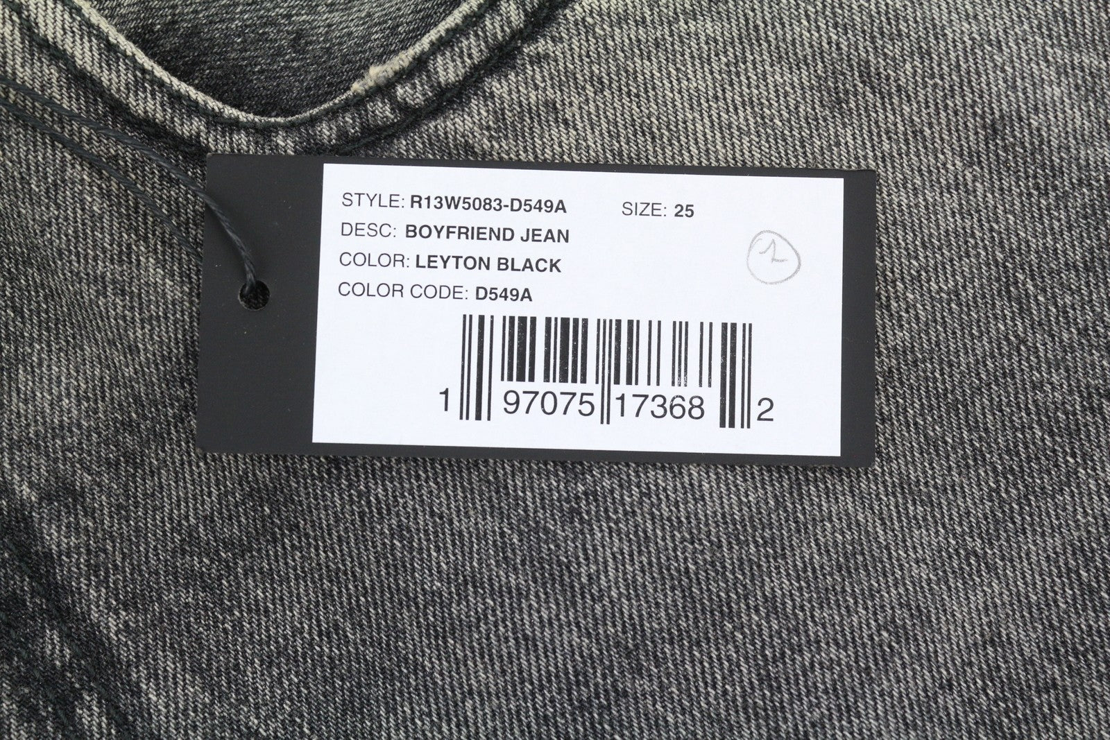 R13 Boyfriend moteriški džinsai 25 Leyton juodi išblukinti, trumpi, laisvo kirpimo džinsai iki kulkšnių 