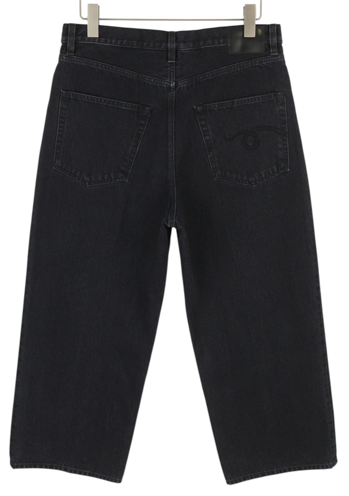 R13 „Ankled D'Arcy“ moteriški džinsai, 27, onikso juodumo, išblukinto, laisvo kirpimo, plačių klešnių. 