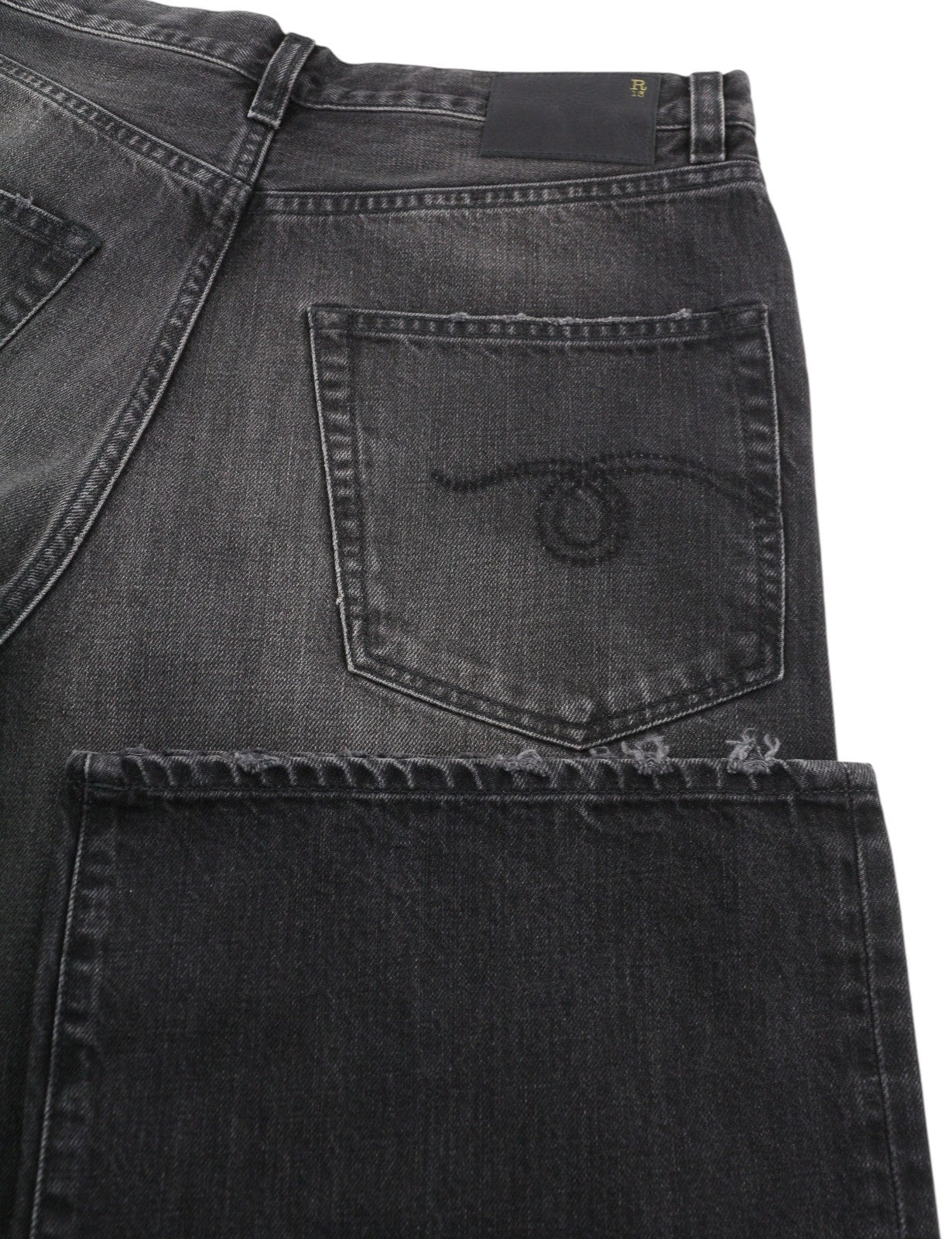 R13 D'Arcy laisvi moteriški džinsai, 27 Wilson juodi, išblukinti, laisvo kirpimo džinsai, rekomenduojama kaina – 700 € 