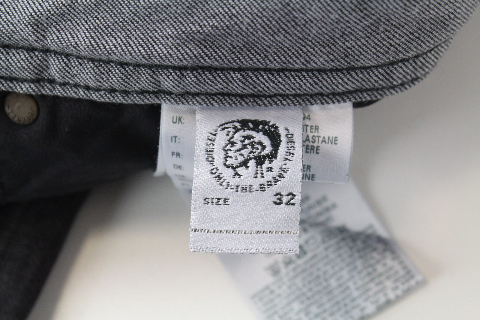 DIESEL Thommer 0687J vyriški džinsai W32/L30 Slim pilki tamprūs medvilniniai aptempti džinsai 