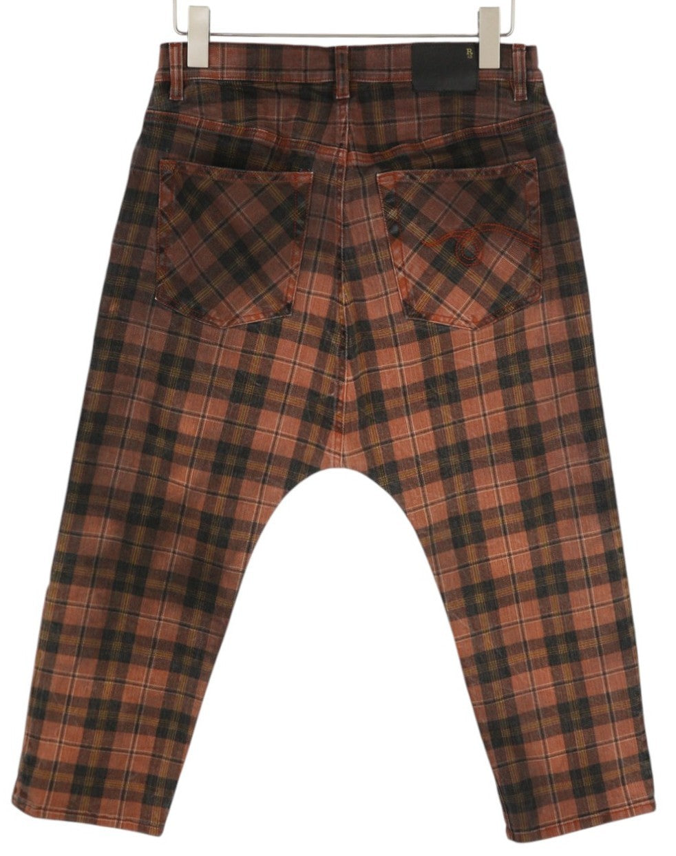 R13 Pasiūtos moteriškos kelnės 27 Pelenų raudonumo languotas raštas su trumpais laisvais languotais raštais iki kulkšnių 