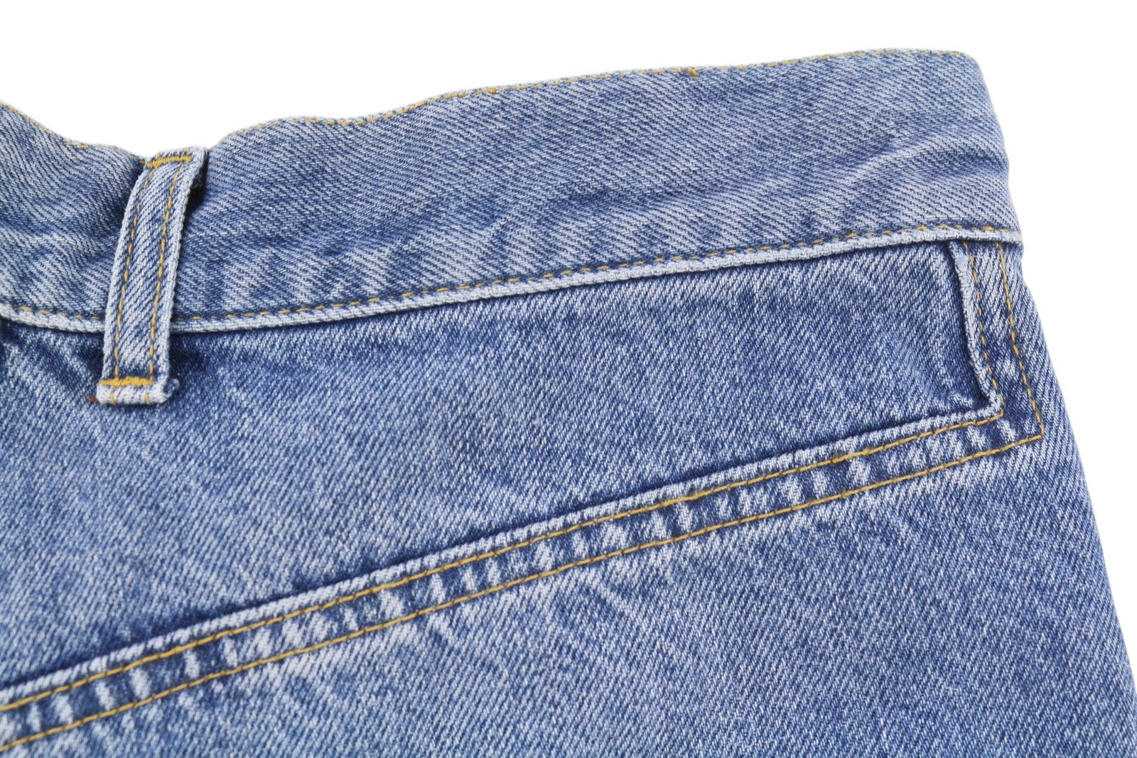 PLAN C moteriški džinsai, 38 dydis, mėlyni, skalbti, tiesaus kirpimo, laisvo kirpimo, su sagomis. Rekomenduojama kaina – 550 €. 