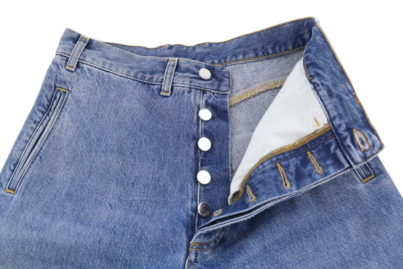 PLAN C moteriški džinsai, 38 dydis, mėlyni, skalbti, tiesaus kirpimo, laisvo kirpimo, su sagomis. Rekomenduojama kaina – 550 €. 