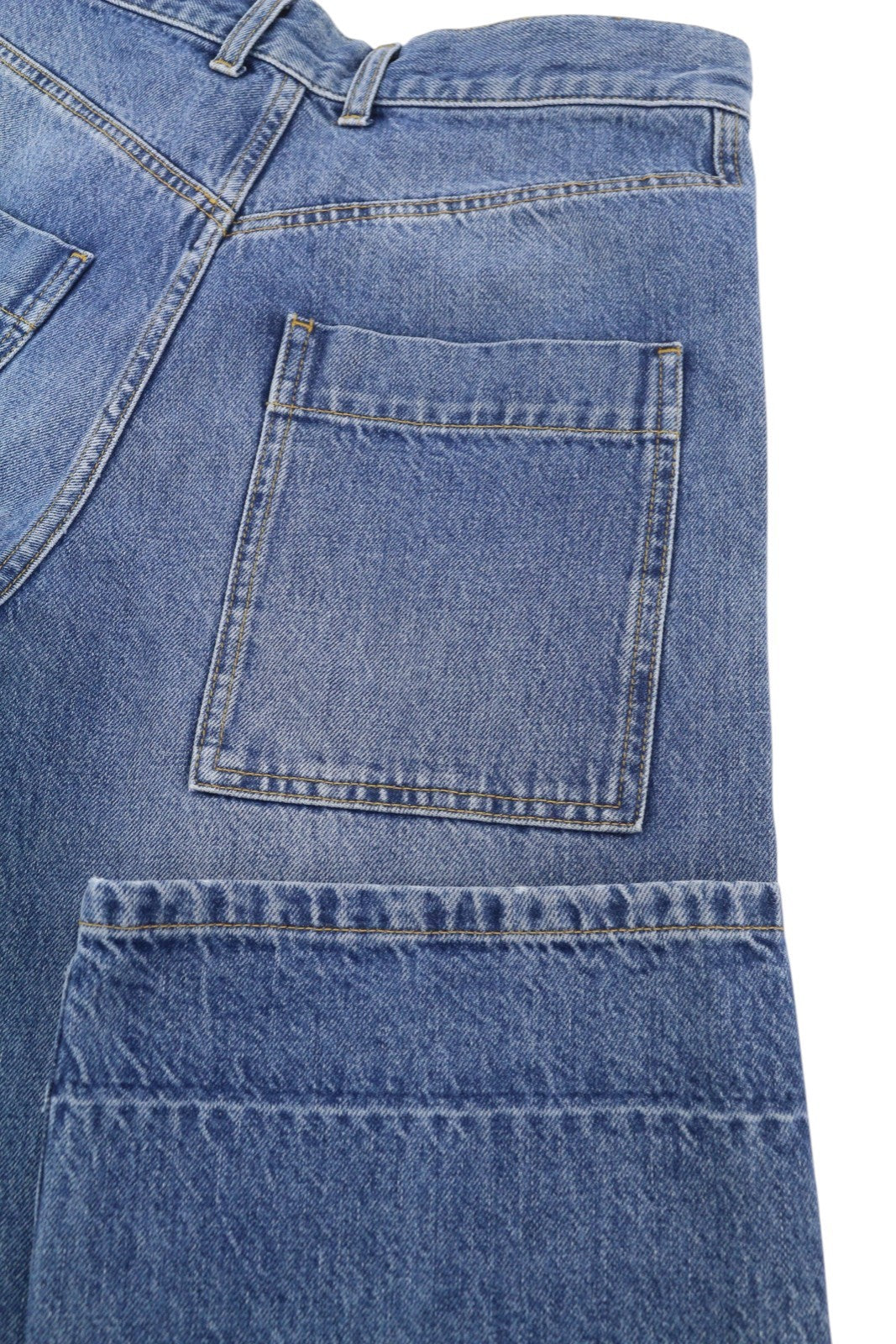 PLAN C moteriški džinsai, 38 dydis, mėlyni, skalbti, tiesaus kirpimo, laisvo kirpimo, su sagomis. Rekomenduojama kaina – 550 €. 