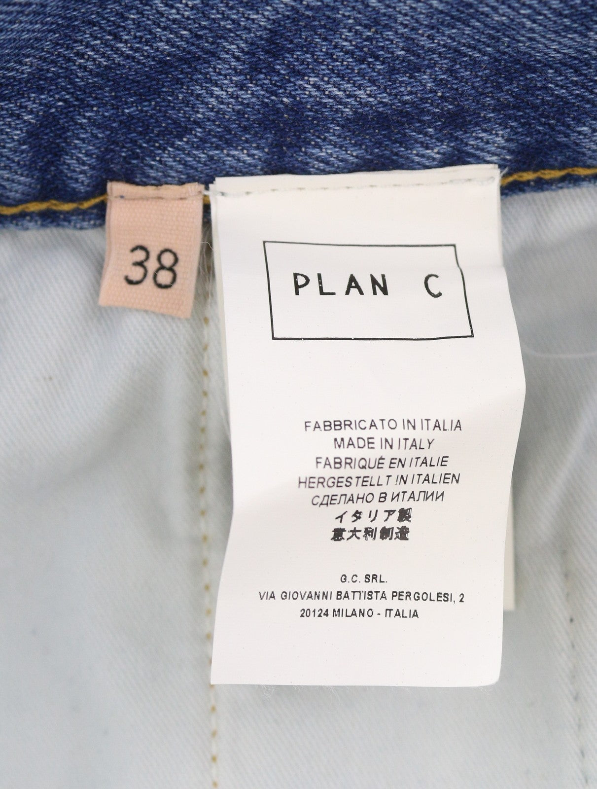 PLAN C moteriški džinsai, 38 dydis, mėlyni, skalbti, tiesaus kirpimo, laisvo kirpimo, su sagomis. Rekomenduojama kaina – 550 €. 