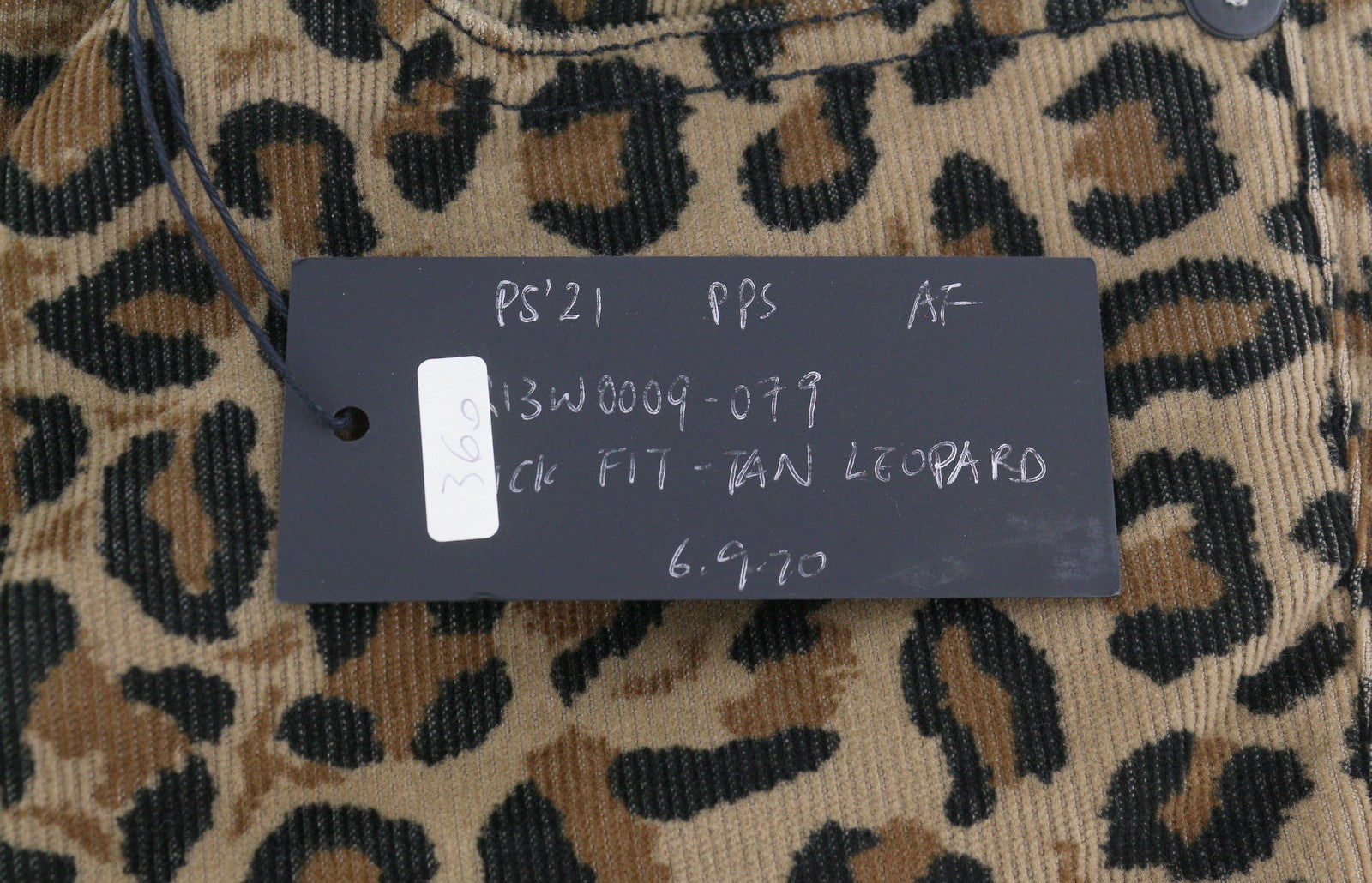 R13 Kick Fit moteriškos kelnės 27 gelsvai rudos leopardo rašto, aptemptos, platėjančios, iki kulkšnių, rudos 