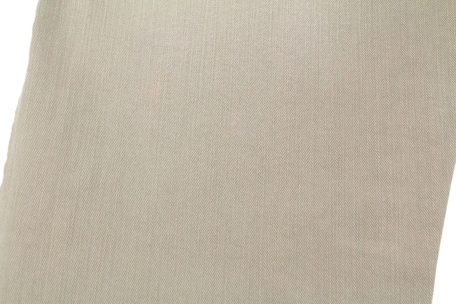 R13 berniukiški tiesūs moteriški džinsai 26 akmenukų spalvos, tamprūs, trumpi, išblukintos rudos spalvos, rekomenduojama kaina – 695 € 