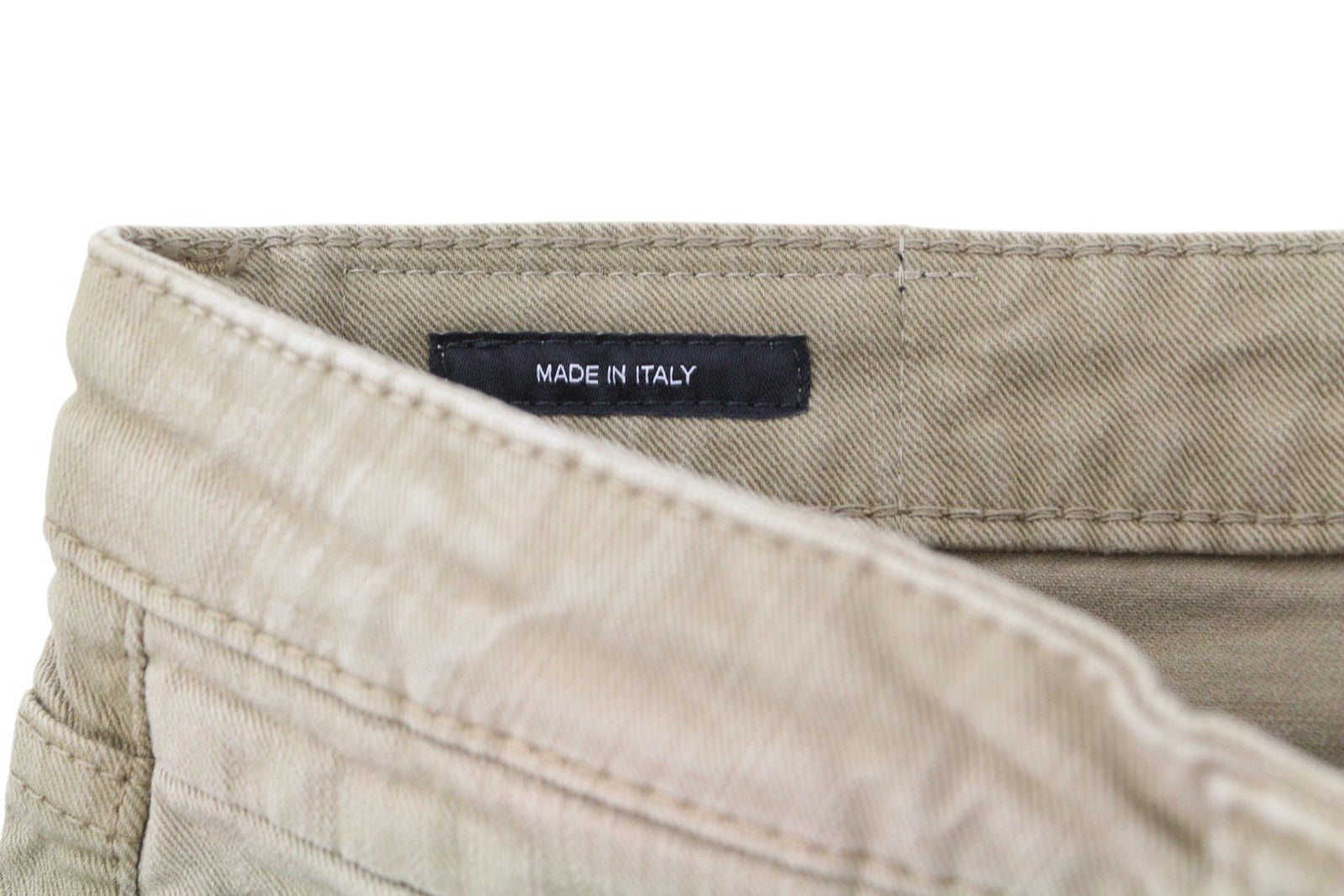 R13 berniukiški tiesūs moteriški džinsai 26 akmenukų spalvos, tamprūs, trumpi, išblukintos rudos spalvos, rekomenduojama kaina – 695 € 