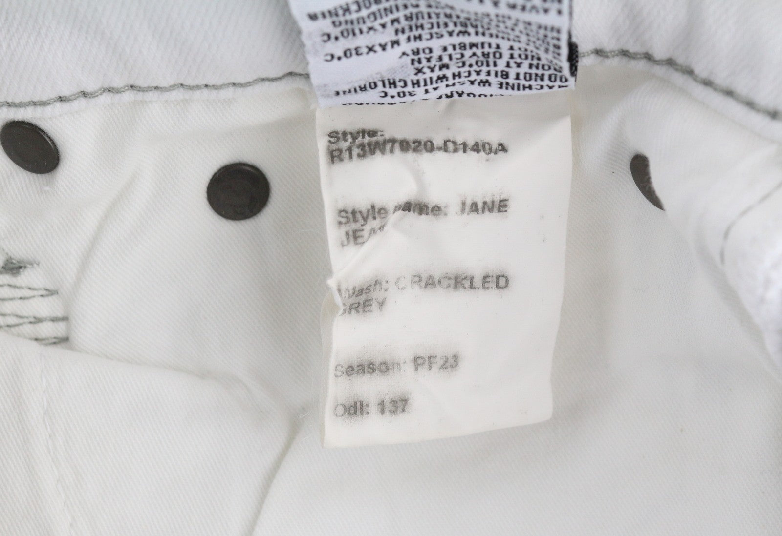 R13 Jane moteriški džinsai 26. Pilki, ploni, tiesaus kirpimo, tamprūs, ilgi. RMK 870 € 