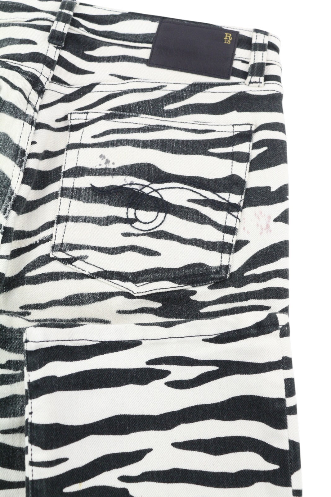 R13 Kick Fit moteriški džinsai, 27 dydžio, zebro rašto, iki kulkšnių, trumpinti, platėjantys, RRP 499 € 