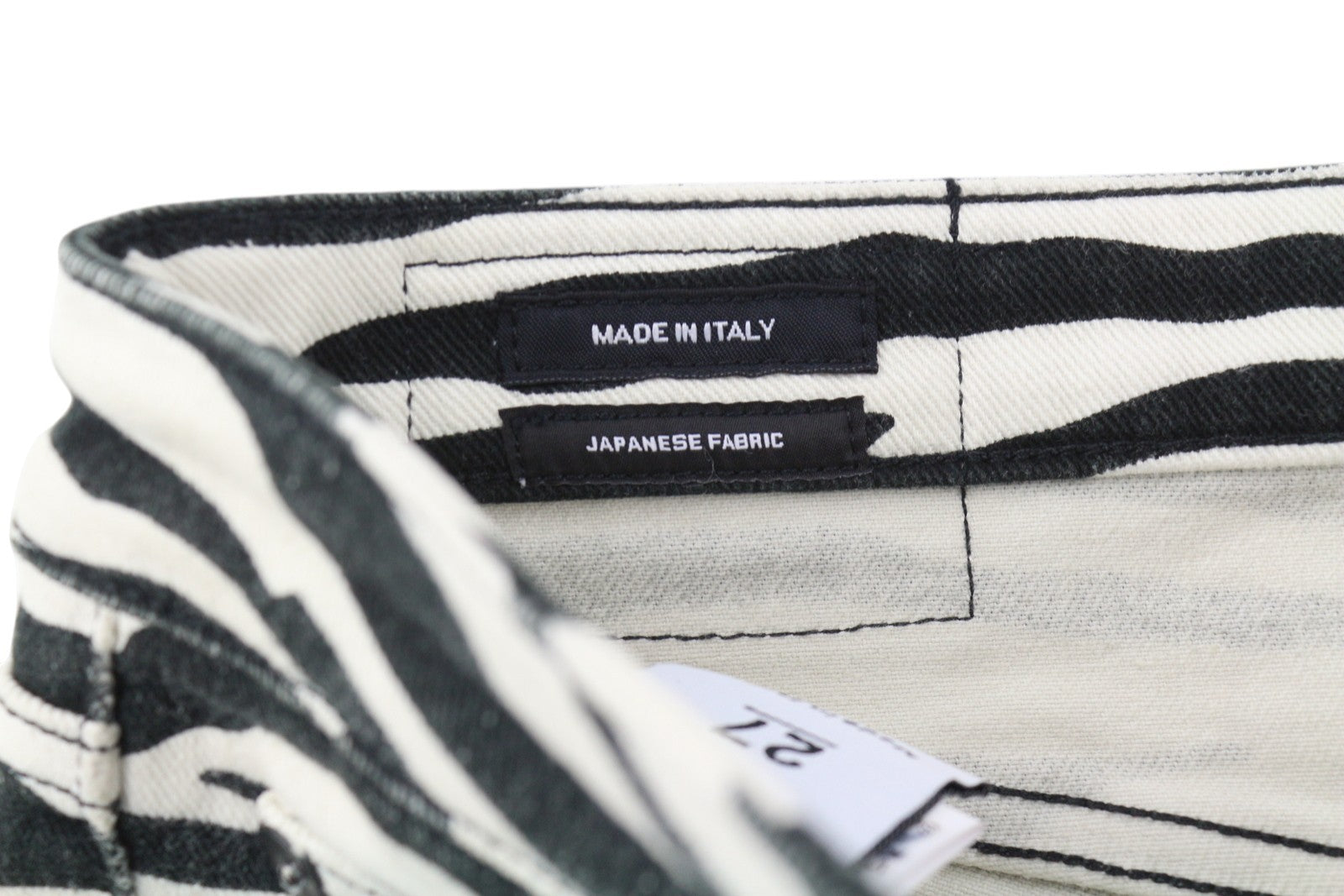 R13 Kick Fit moteriški džinsai, 27 dydžio, zebro rašto, iki kulkšnių, trumpinti, platėjantys, RRP 499 € 