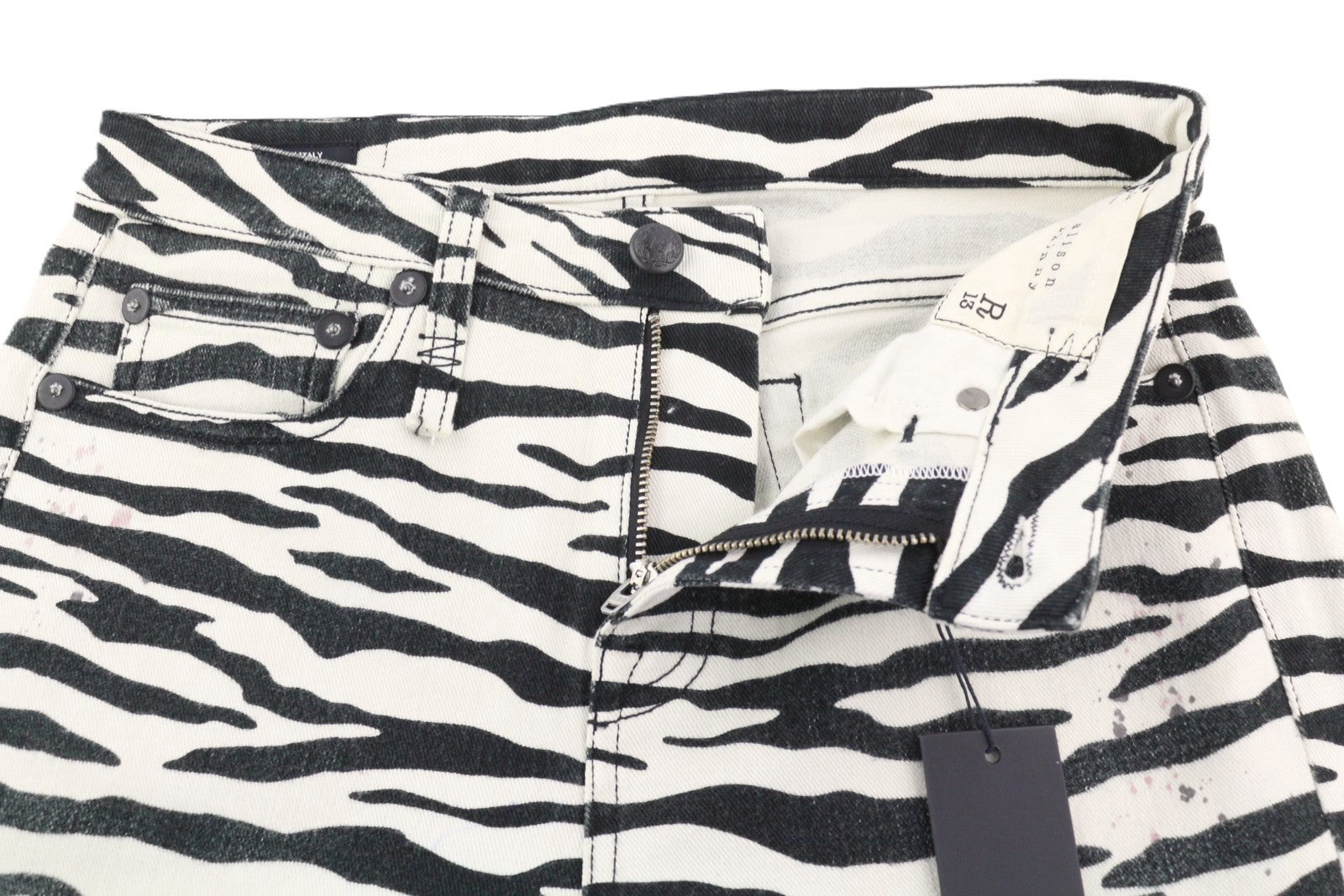 R13 Alison Skinny moteriški džinsai, 27 dydžio, su zebro raštu, užtrauktuku, laisvalaikio džinsinis logotipas. Rekomenduojama kaina – 599 €. 