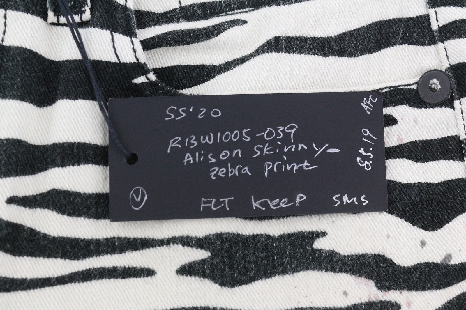 R13 Alison Skinny moteriški džinsai, 27 dydžio, su zebro raštu, užtrauktuku, laisvalaikio džinsinis logotipas. Rekomenduojama kaina – 599 €. 