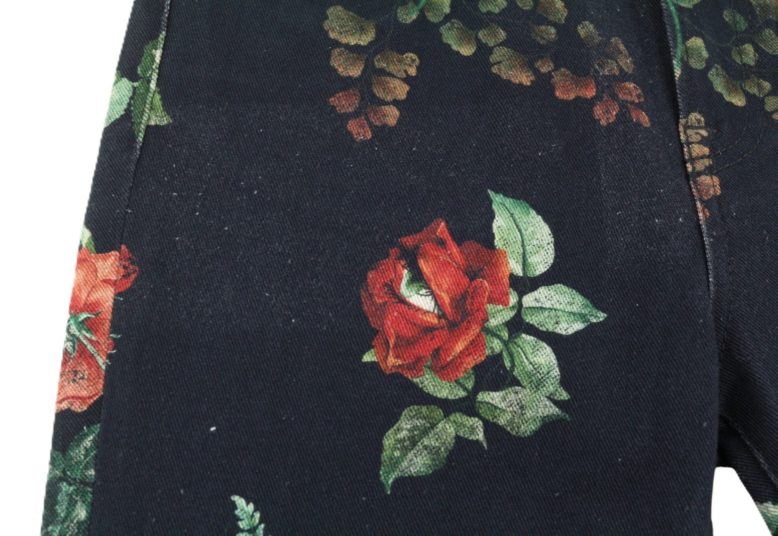 R13 Kick Fit moteriški džinsai 27 Useless Treasueres juodi gėlių rašto trumpinti iki kulkšnių 