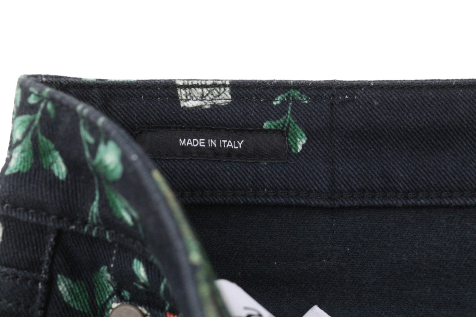 R13 Kick Fit moteriški džinsai 27 Useless Treasueres juodi gėlių rašto trumpinti iki kulkšnių 