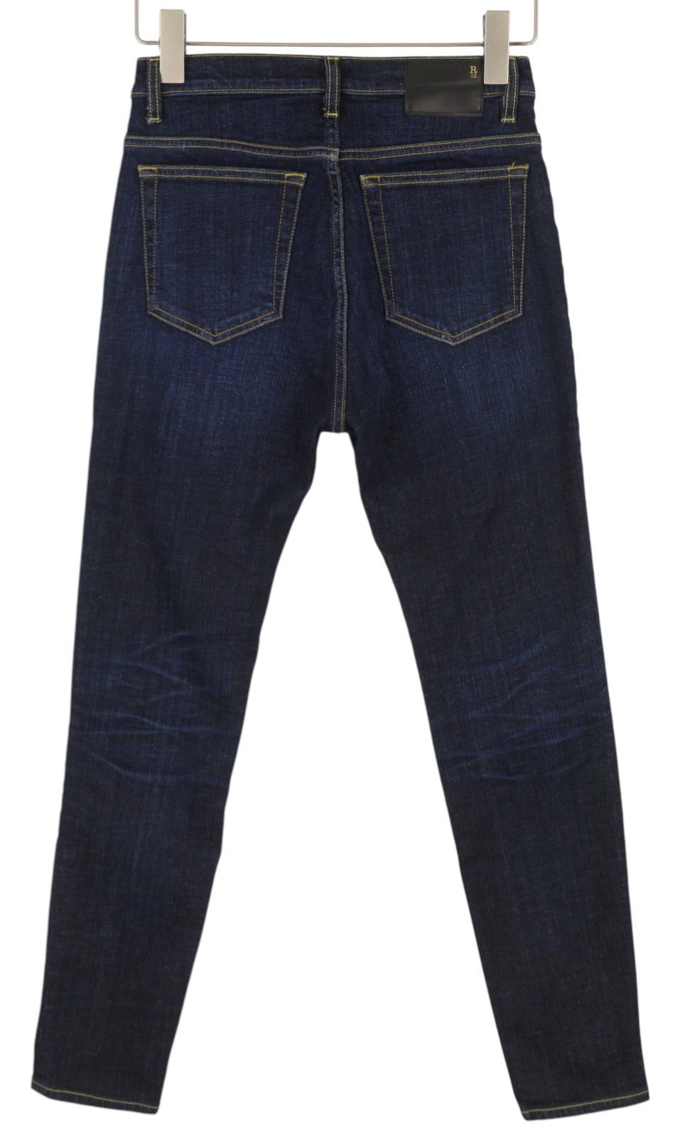 R13 aukštu liemeniu aptempti moteriški džinsai, 27 Howell indigo spalvos, skalbtas, blukintas džinsas, rekomenduojama kaina – 475 € 