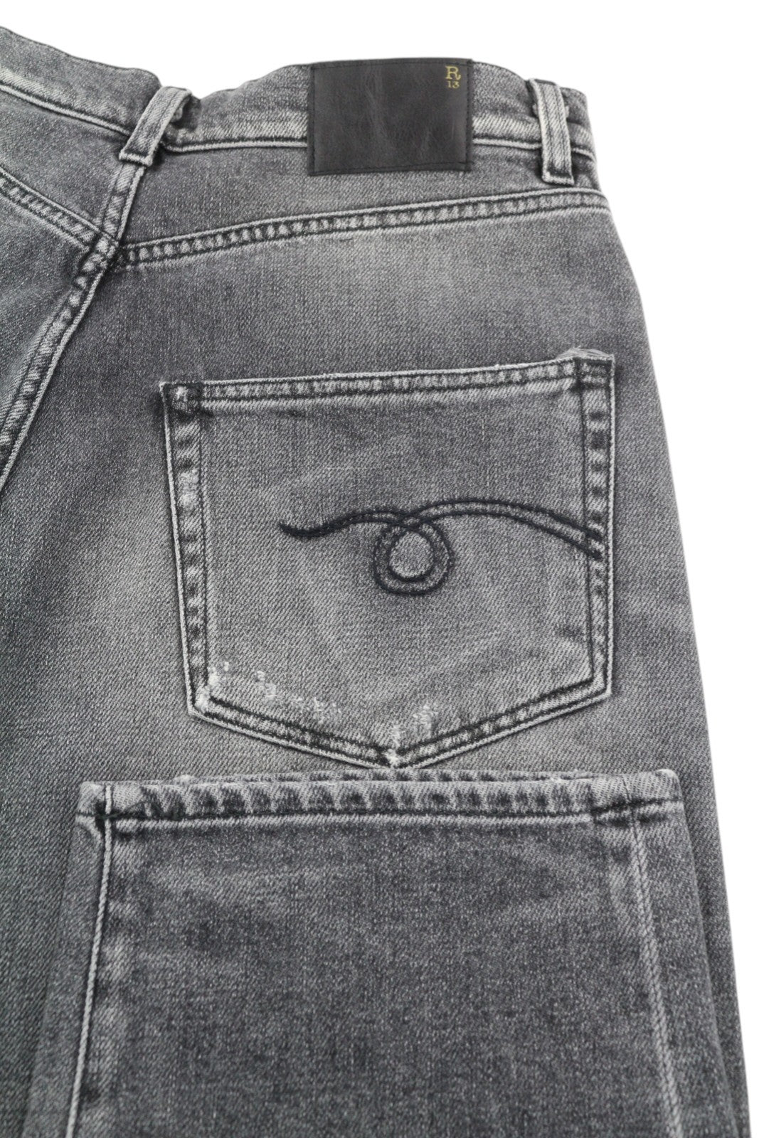 R13 Jennie siaurėjančios moteriškos džinsinės kelnės, 27 vnt., pilkos, išblukintos, plėšytos, suplėšytos odos imitacija. RMK 540 € 