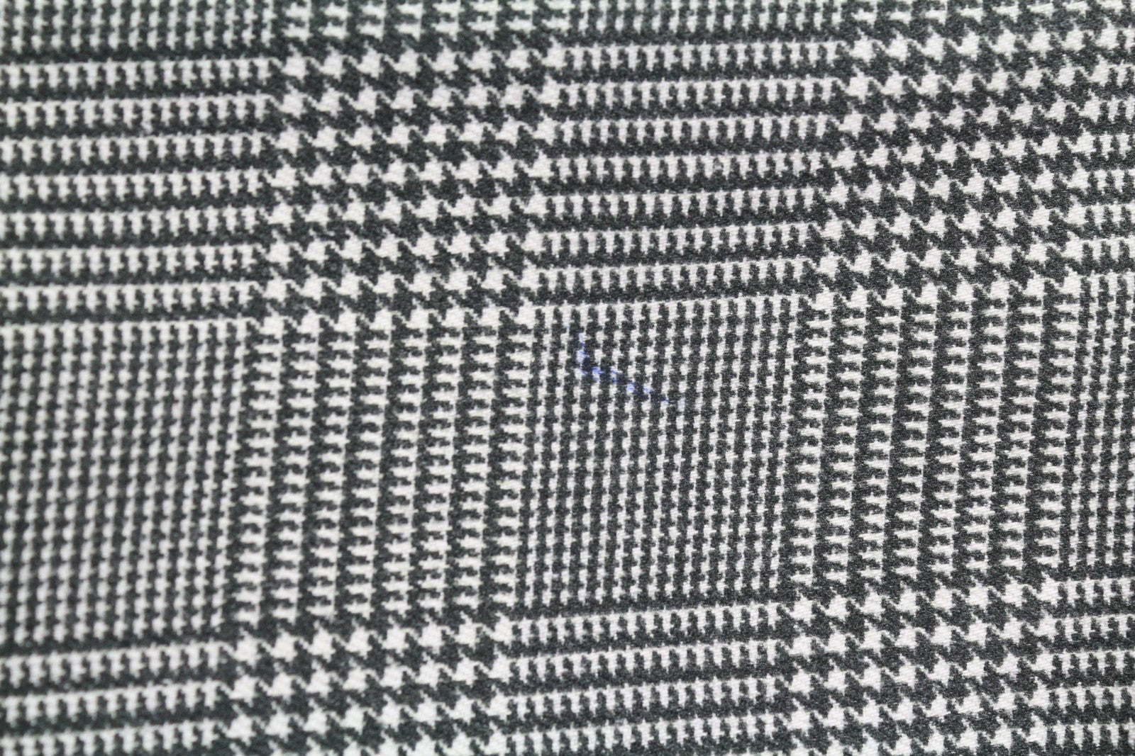 R13 Jane moteriški džinsai, 27 dydžio, marginti, languoti, tiesūs, platėjantys, tamprūs. Rekomenduojama kaina – 699 €. 