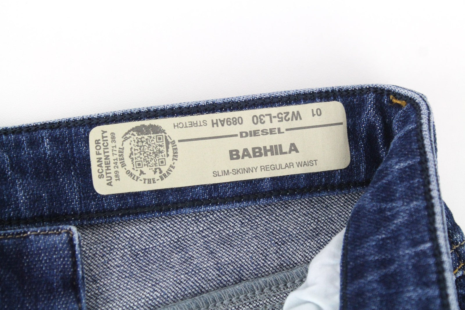 DIESEL Babhila 089AH moteriški džinsai W25/L30 tamsiai mėlyni, aptempti, tamprūs kirpimai 