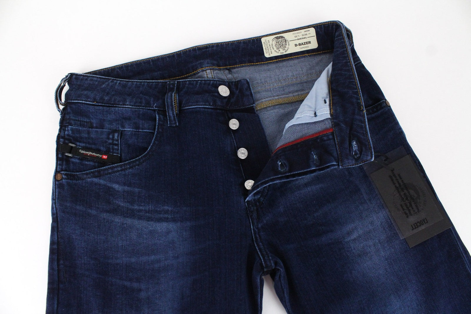 DIESEL D-Bazer 083AT džinsai W26/L30 tamsiai mėlyni siaurėjantys tamprūs džinsai su sagomis 