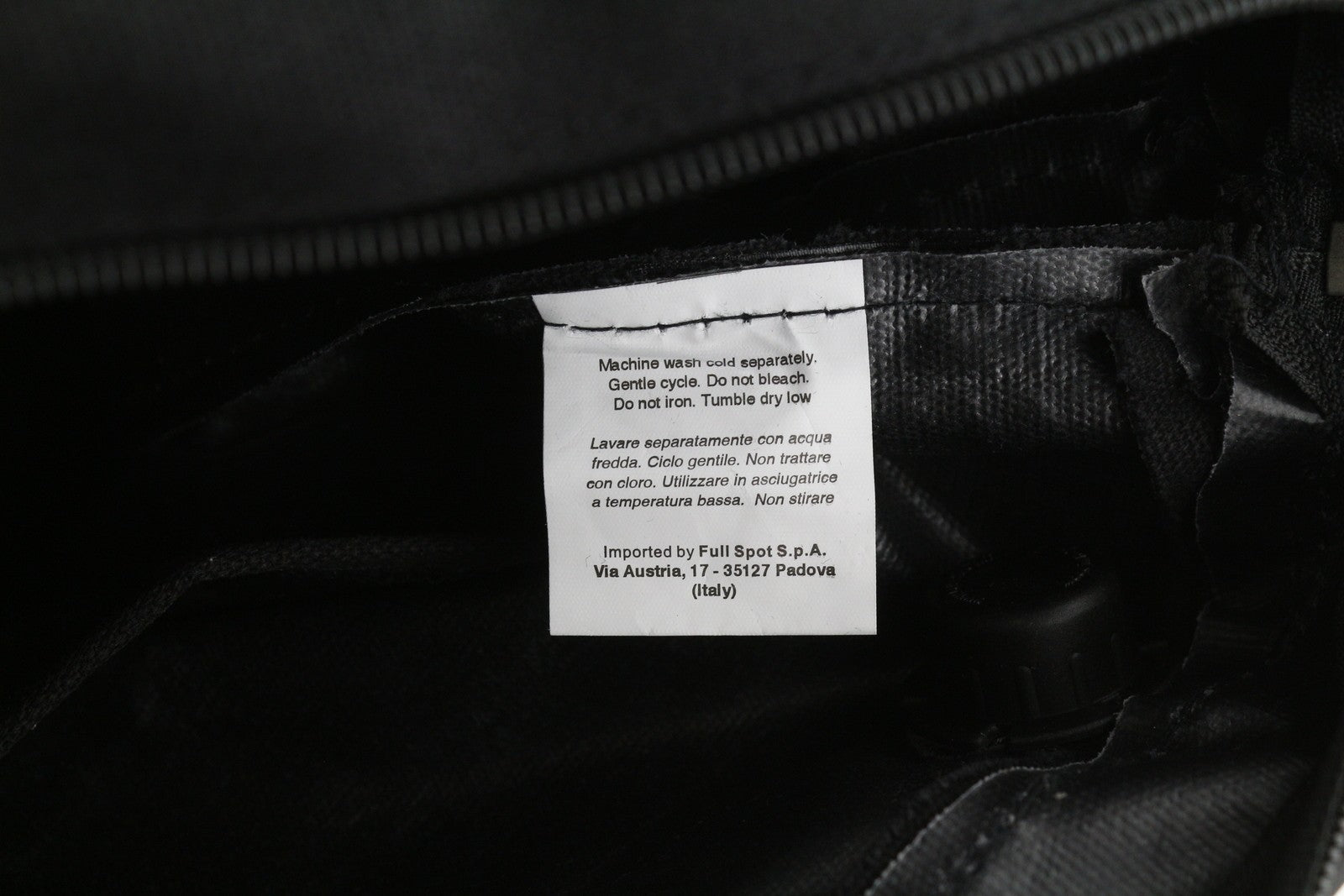 O BAG Chic moteriškas krepšys OS juodas tekstūruotas raštuotas priekis su vidiniu krepšio logotipu 